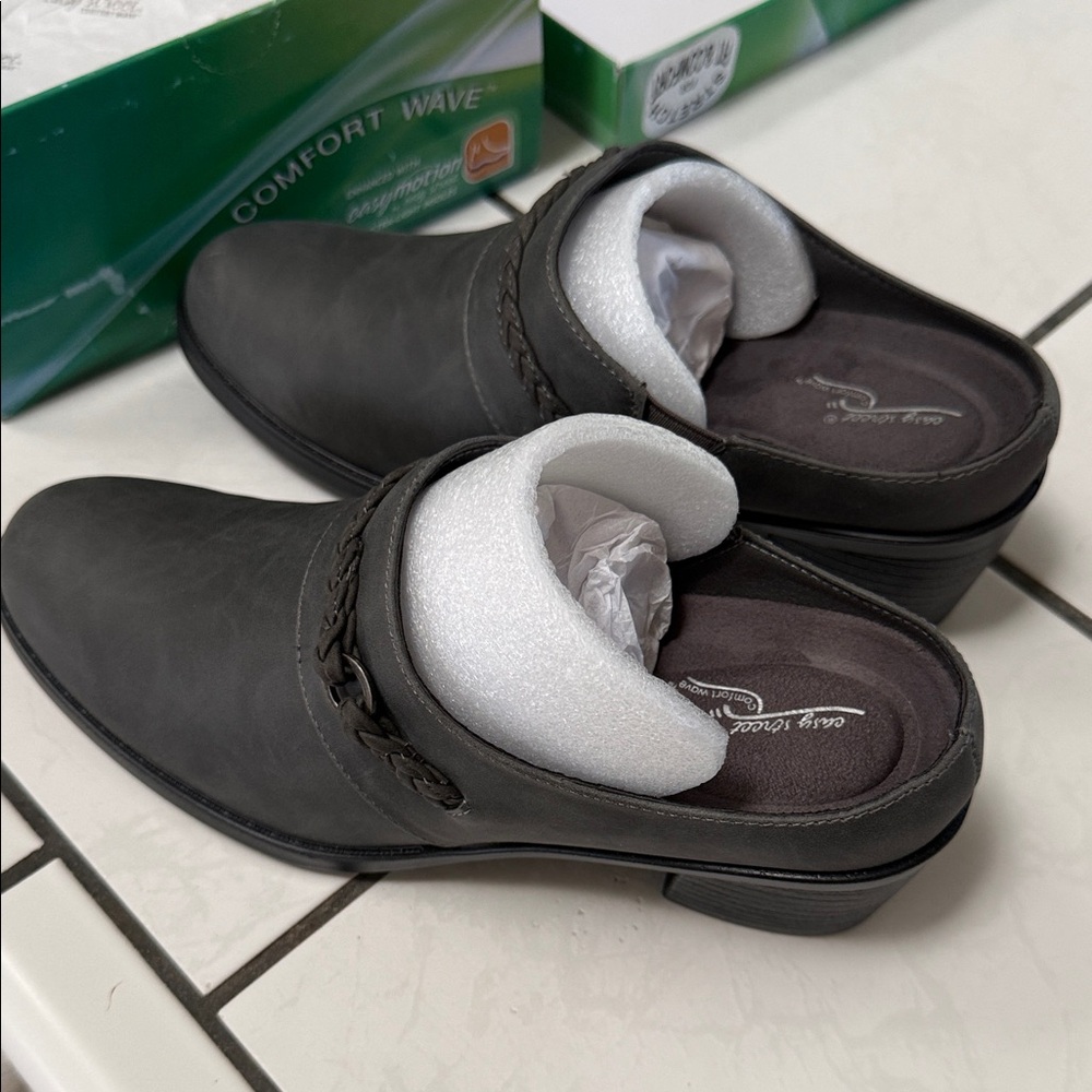 Easy Street Gray Gilly Mule Shoes